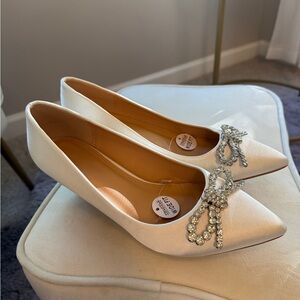 Elegant White Women's Shoes with Crystal Bow